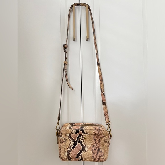 Madewell Transport Camera Bag: Snake Embossed Leather Edition - Picture 4 of 6